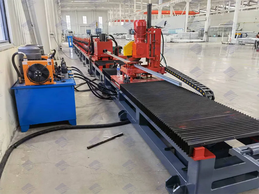 Máquina de conformado en frío de canal de soporte de estría solar