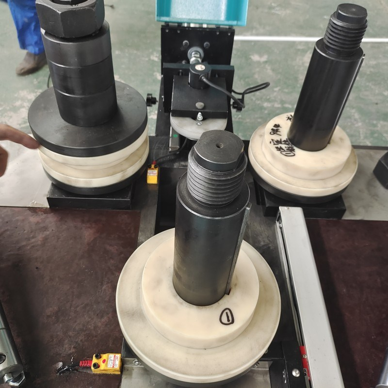 Máquina de rodillos de doblado de tubos de puertas y ventanas de aluminio de puente roto de aluminio CNC de perfil de aluminio automático 3 4