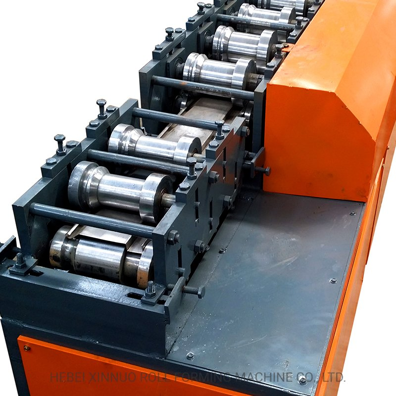 Línea de producción de máquina formadora de rollos de lamas de puerta enrollable de garaje de acero metálico PU fabricada en China
