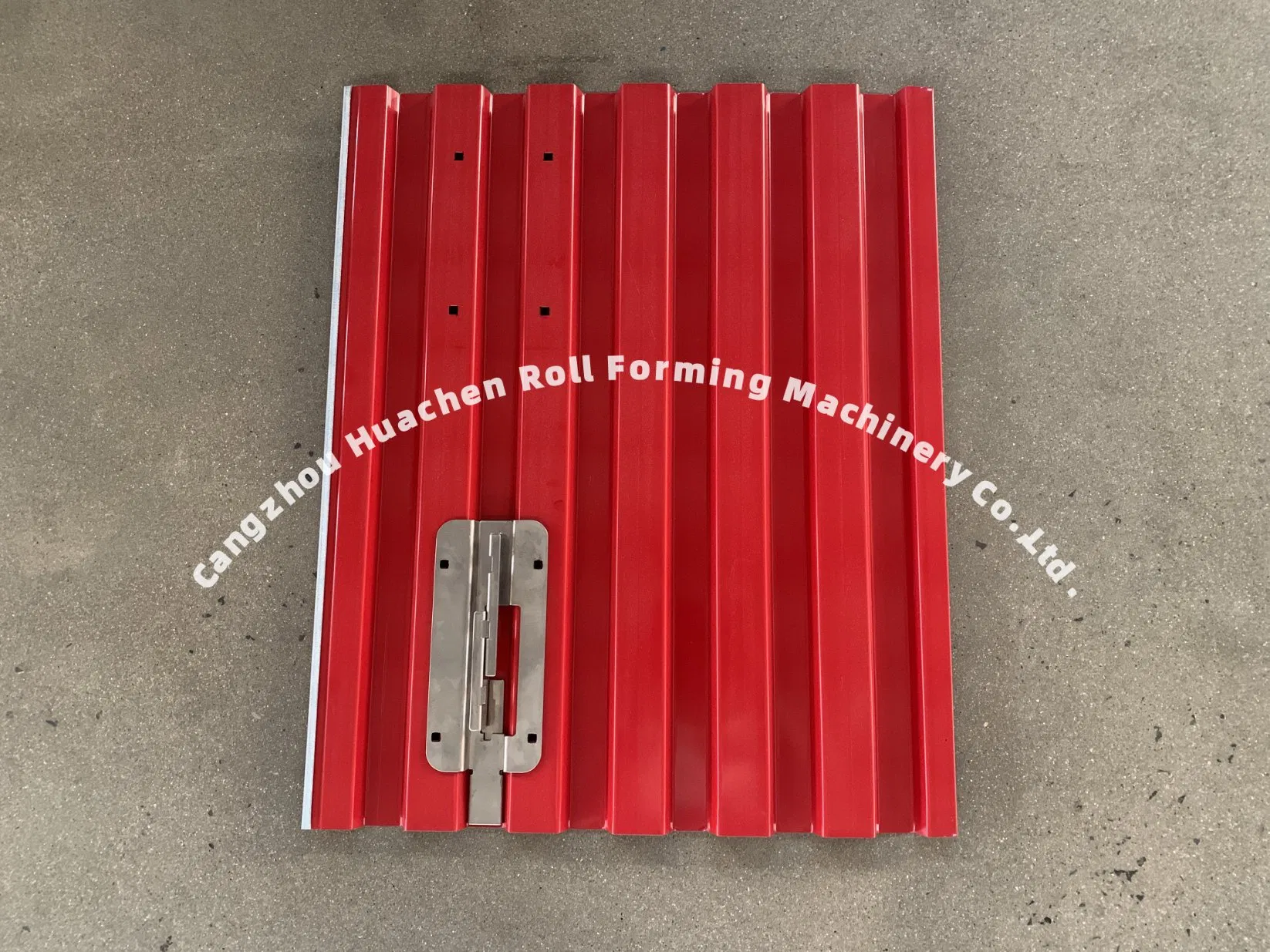 Máquina de conformado de rodillos para puertas de garaje americanas con orificio en forma de llave