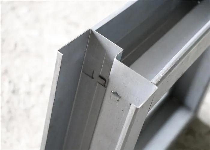 Detalle de máquina de puertas de persiana