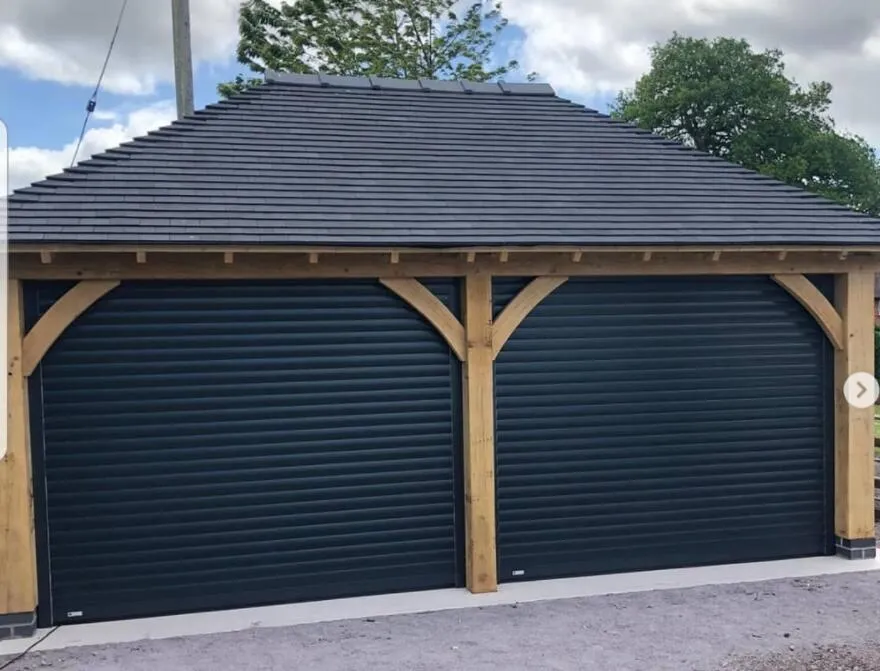 Aplicación de las lamas de la puerta enrollable