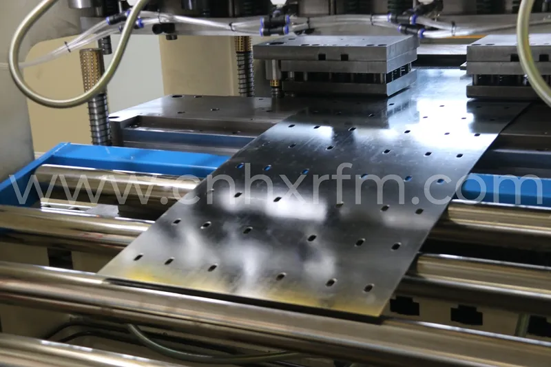 Fabricantes de máquinas de conformado de bandejas de cable