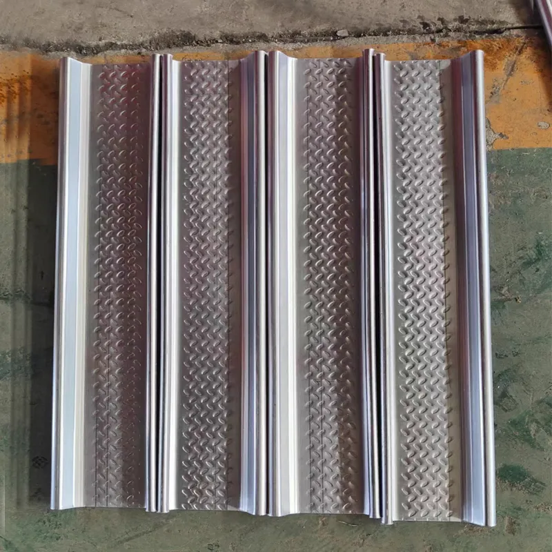 Control Remoto Automático para Puerta de Garaje de Rodillo de Aluminio Máquina de Formación en Frío para Puertas de Persiana Industrial