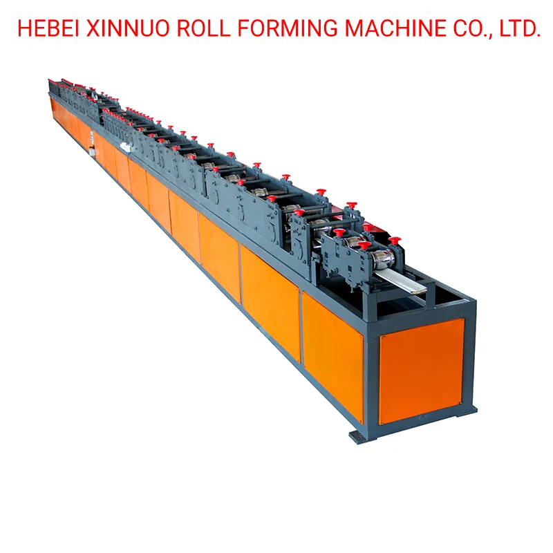 Línea de producción de máquina formadora de rollos de lamas de puerta enrollable de garaje de acero metálico PU fabricada en China