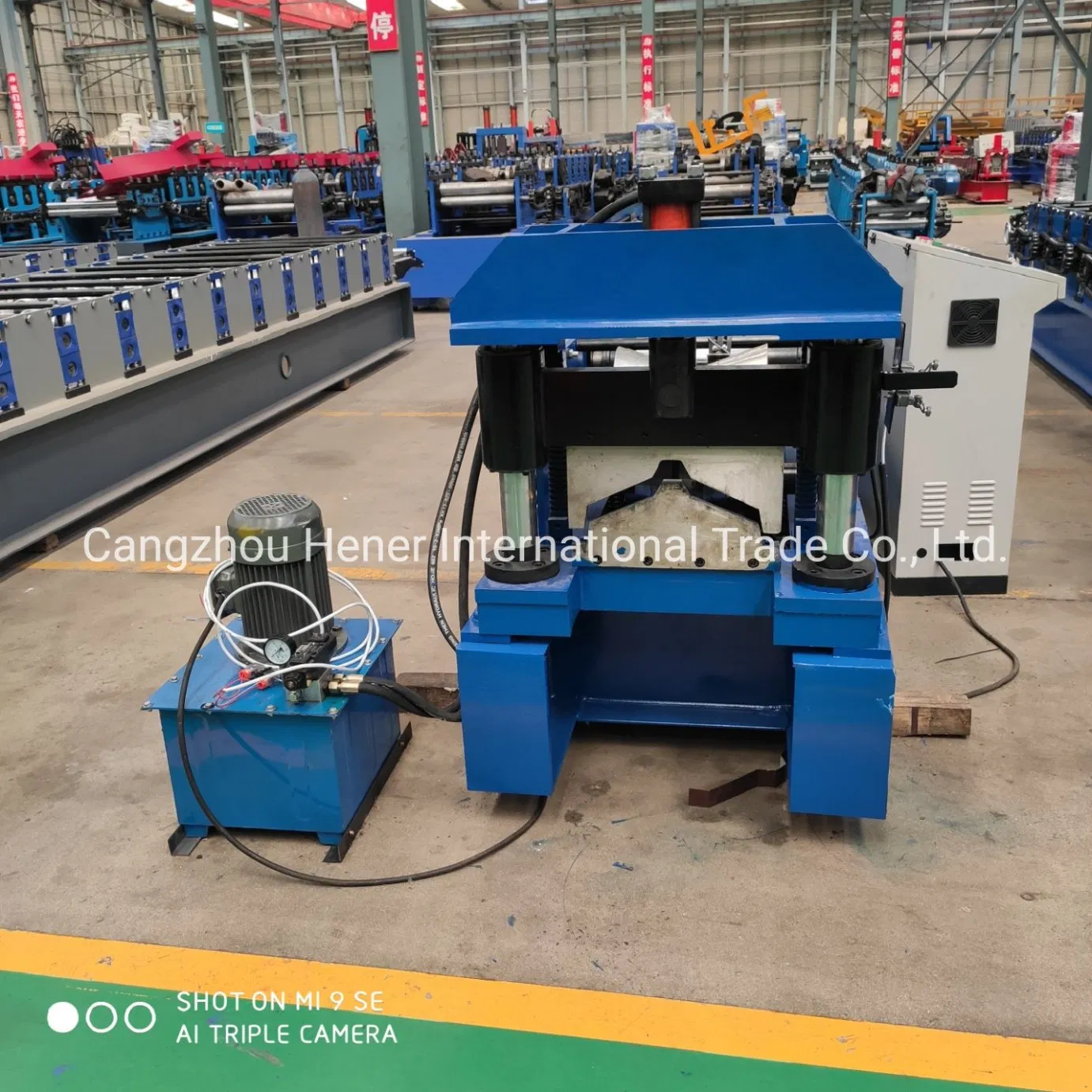 Máquina de conformado de rollos para tapajuntas de tejas de acero galvanizado de color diseño europeo
