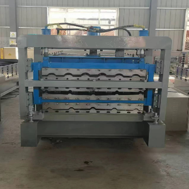 Máquina de conformado en frío de panel de techo triple de tres capas para chapa metálica en venta