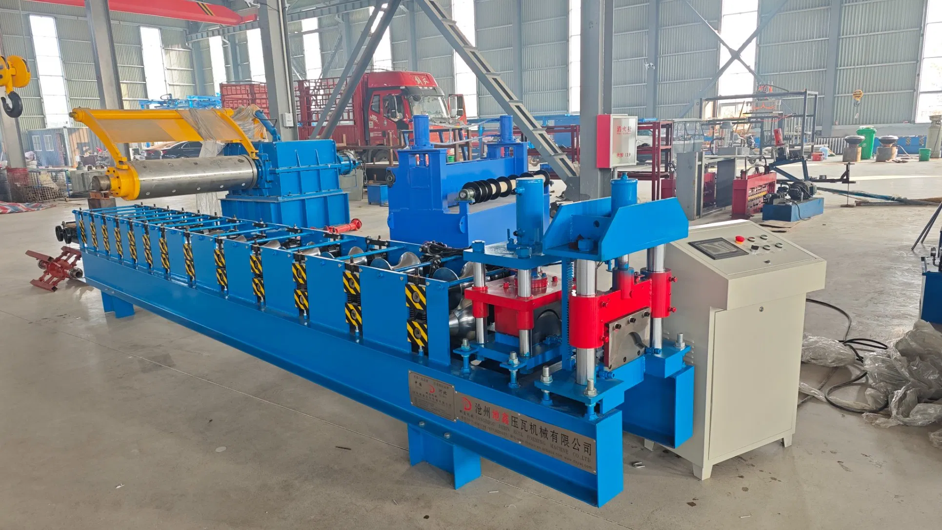 Máquina automática completa para la fabricación de tejas de metal para techos, capuchón de cumbrera, purlin, panel de cumbrera, formación en frío de doble capa, máquina de sándwich de alta velocidad