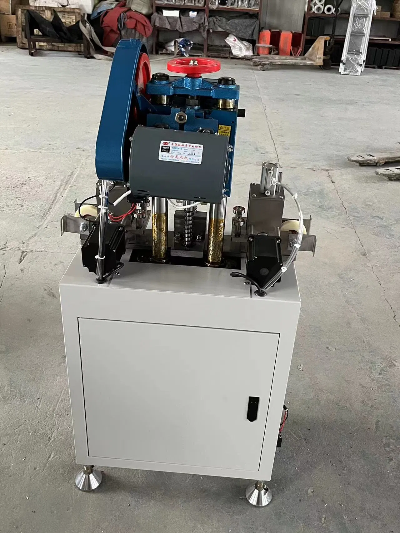 Máquina de fabricación de puertas de persiana de aluminio con punzonadora para perforar perfiles metálicos de garaje y puertas de persiana, con patentes y CE