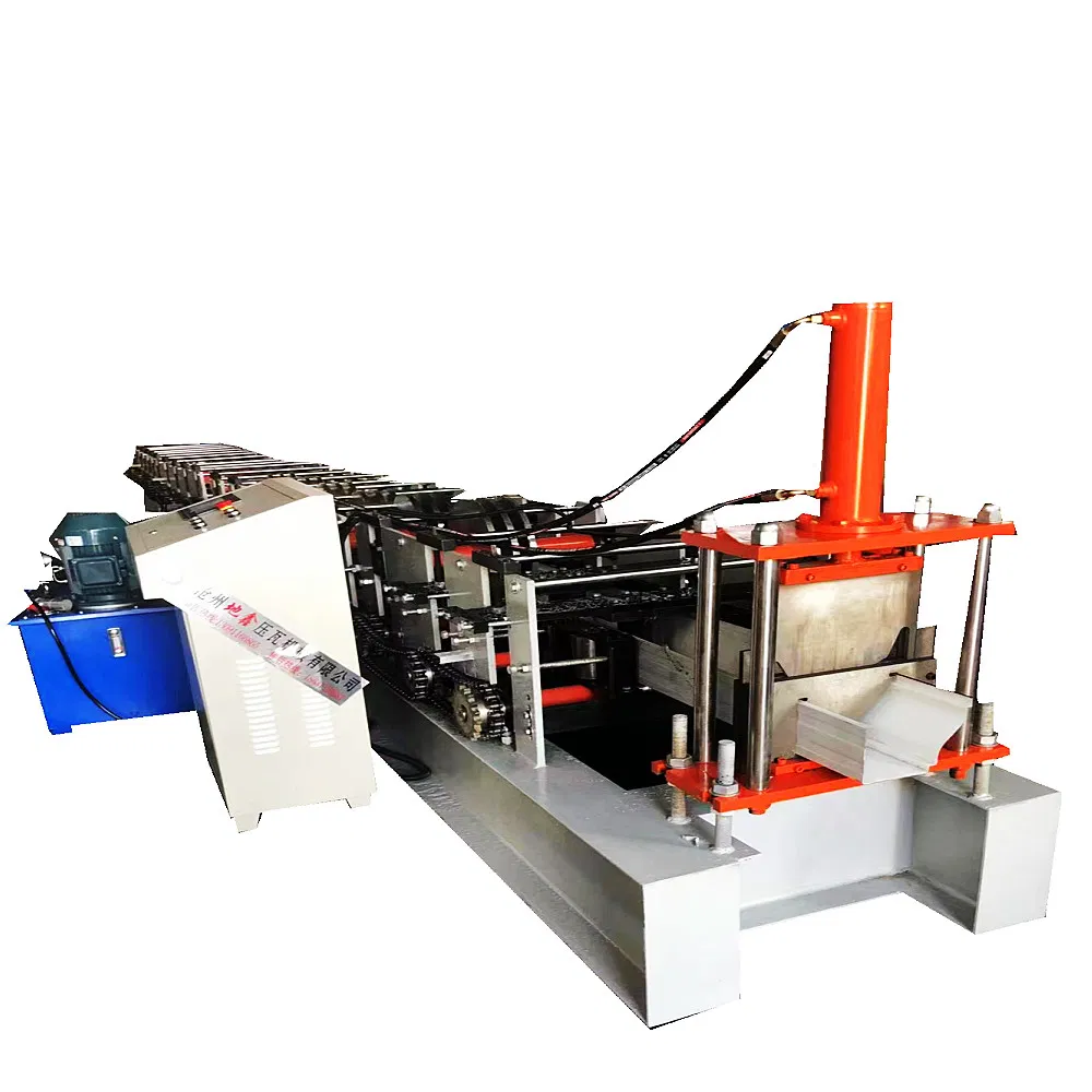 Máquina de rodillos para fabricar tejas metálicas de techo, clavos para canalones, paneles sándwich de acero para techos fríos, garantía comercial, canalón de agua de media ronda de acero