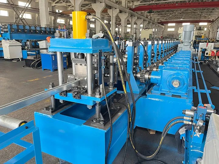 Máquina de conformado en frío de bandejas de cable automáticas