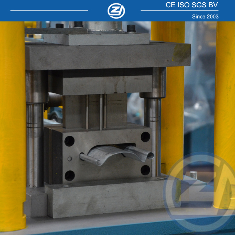 Precio de máquina de fabricación de puertas enrollables de metal personalizadas de fábrica con ISO9001/Ce/SGS/Soncap