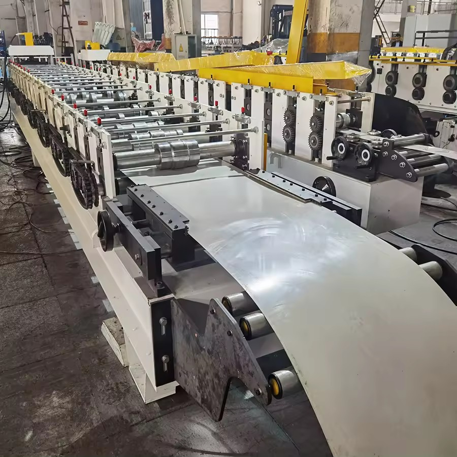Línea de producción de puertas de garaje de metal Seamlock, máquina automática para fabricar puertas enrollables de color para techos