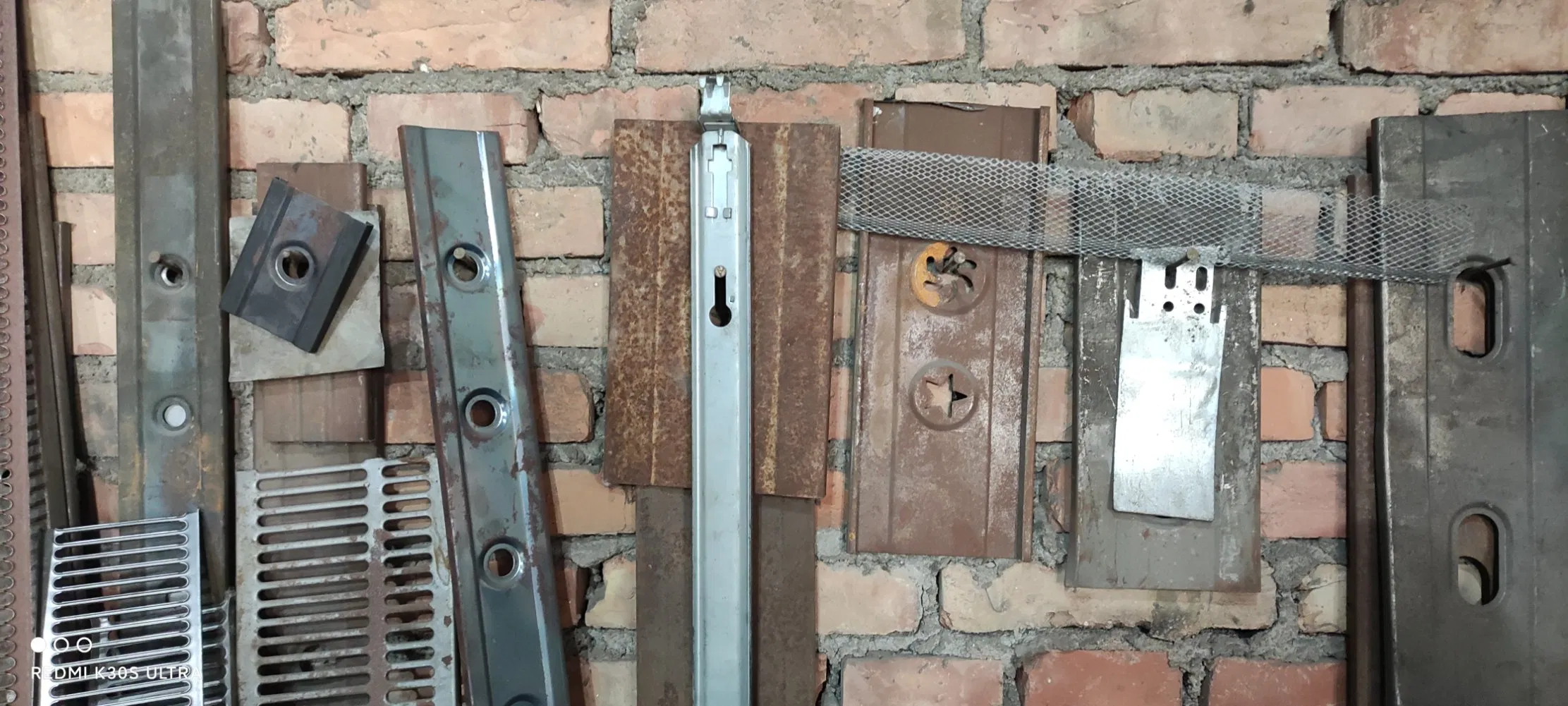 Máquina de conformado en frío para cubrir bandejas de cables automáticas