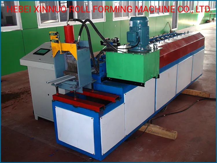 Máquina de fabricación de perfiles de puerta enrollable de chapa de acero frío CNC para puerta de persiana