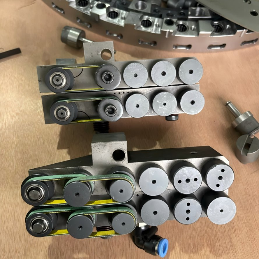Cinturones pequeños impulsados para la transmisión de rodillos de riel guía compatibles con la máquina de clavos Enkotec 110c8225
