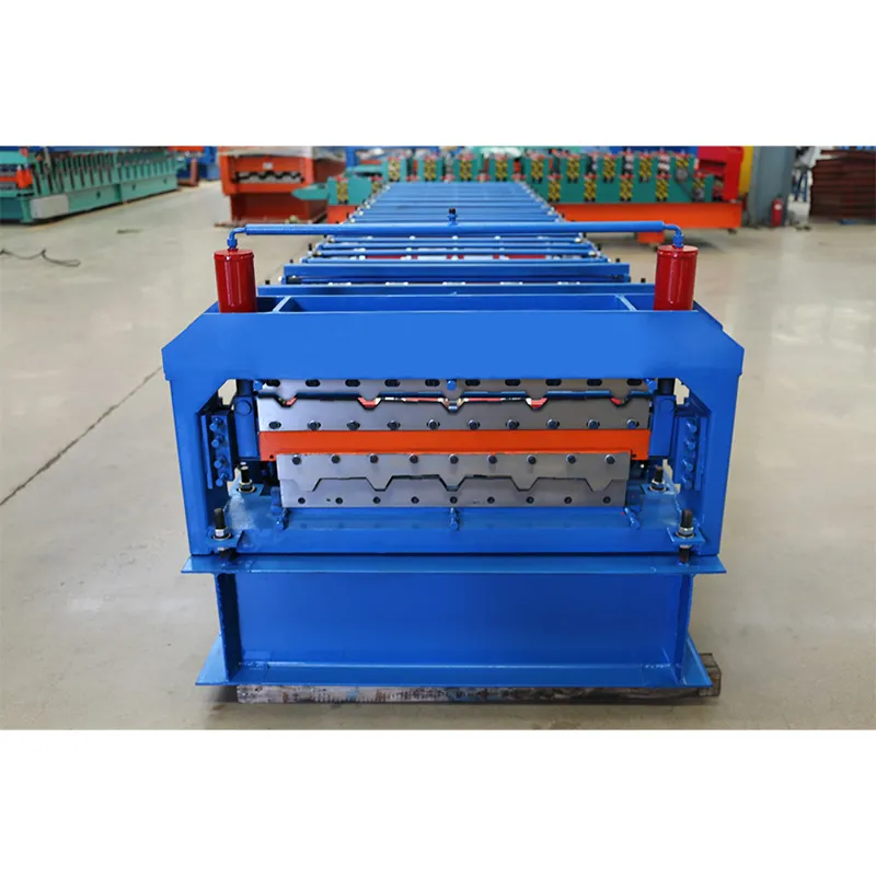 Máquina para fabricar tejas de metal