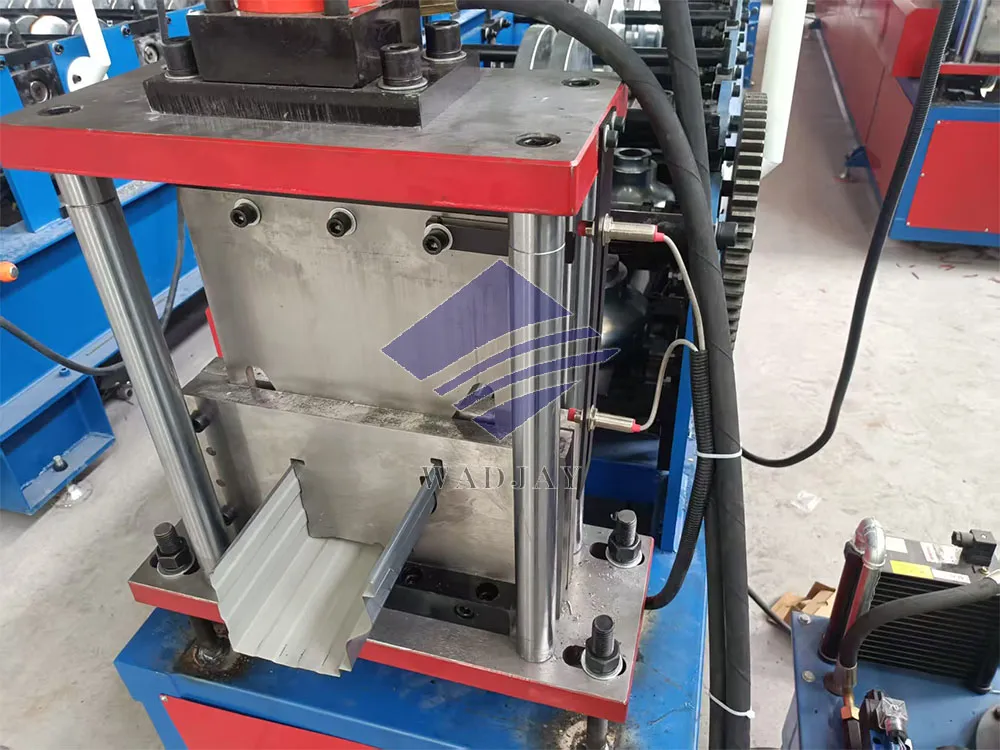Máquina de formación de rollos de canalones sin costura compatible con bajantes
