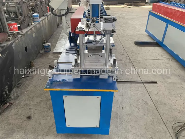 Máquina de conformado de paneles de puerta de garaje con rodillo de persiana
