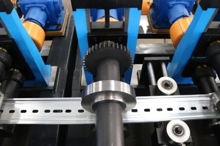 Máquina de conformado en frío de bandejas de cable automáticas