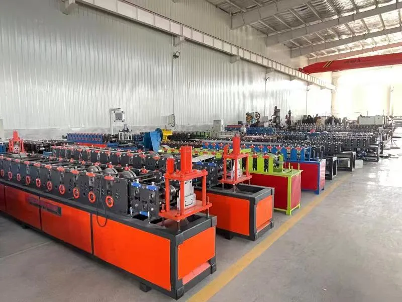 Máquina para fabricar tapajuntas de techo de metal de aluminio