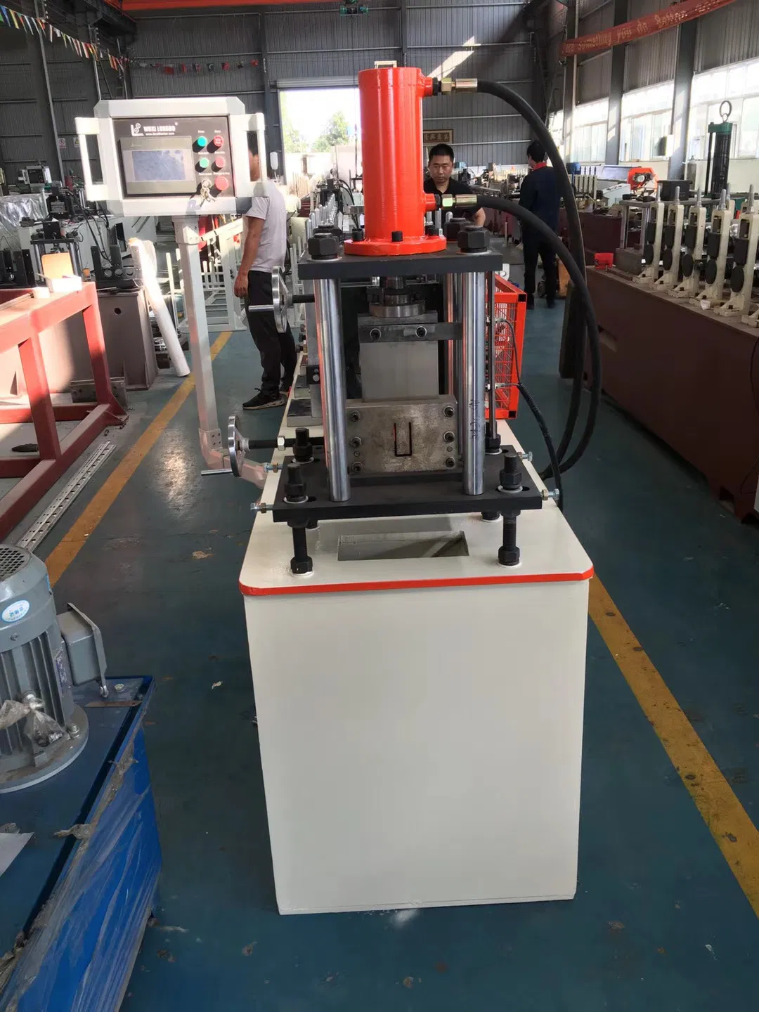 Máquina de equipo de formación en frío de pista lateral de puerta enrollable de alta precisión