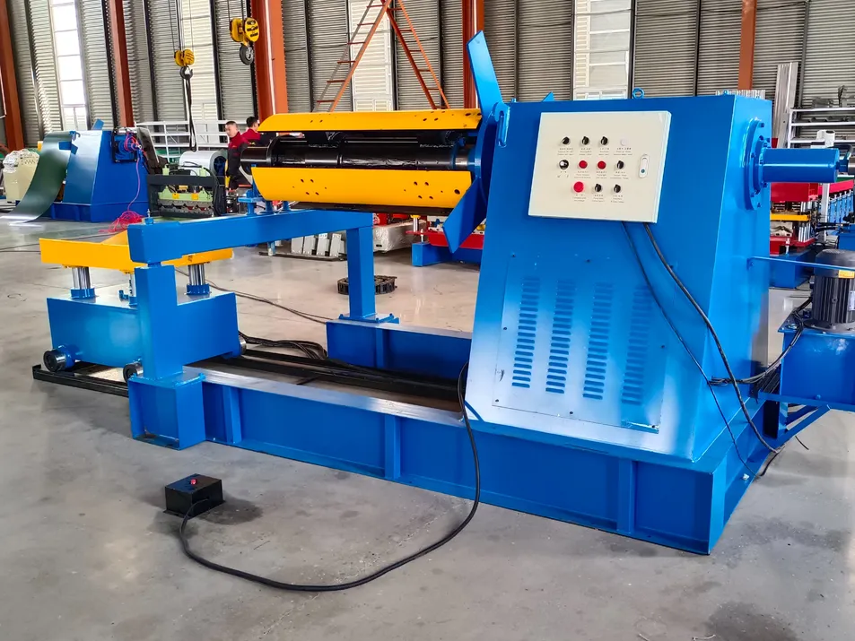 Máquina de formación de rollos para techos de capuchón de acero automático