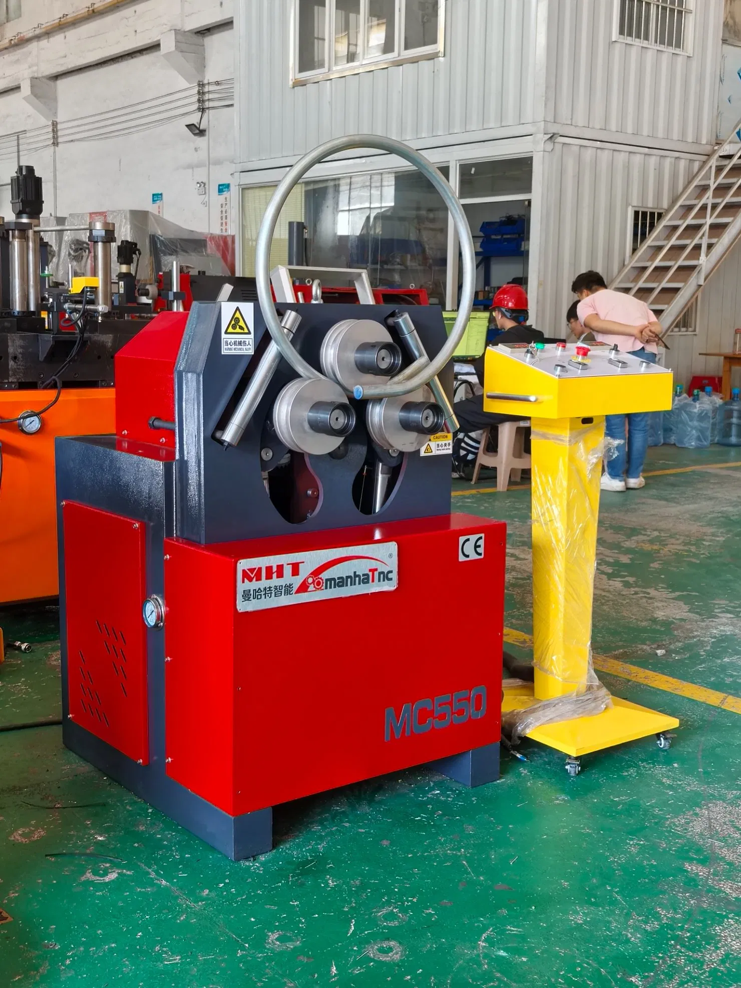 Máquina de doblado de tubos cuadrados y canales con rodillos hidráulicos para componentes de barandillas de acero inoxidable