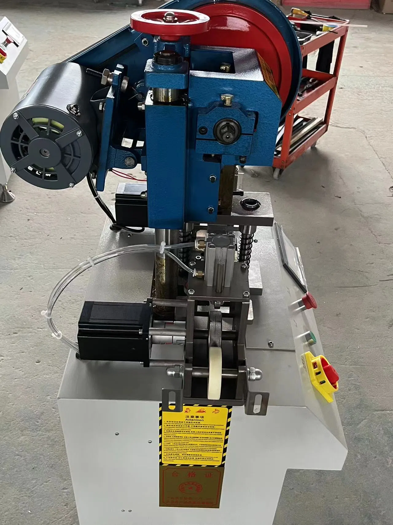 Máquina de fabricación de puertas de persiana de aluminio con punzonadora para perforar perfiles metálicos de garaje y puertas de persiana, con patentes y CE