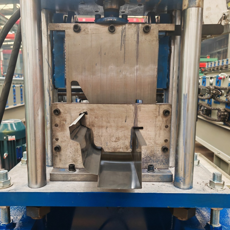 Formadora automática de canalones y bajantes de alta capacidad con sistema PLC, engranaje y bomba