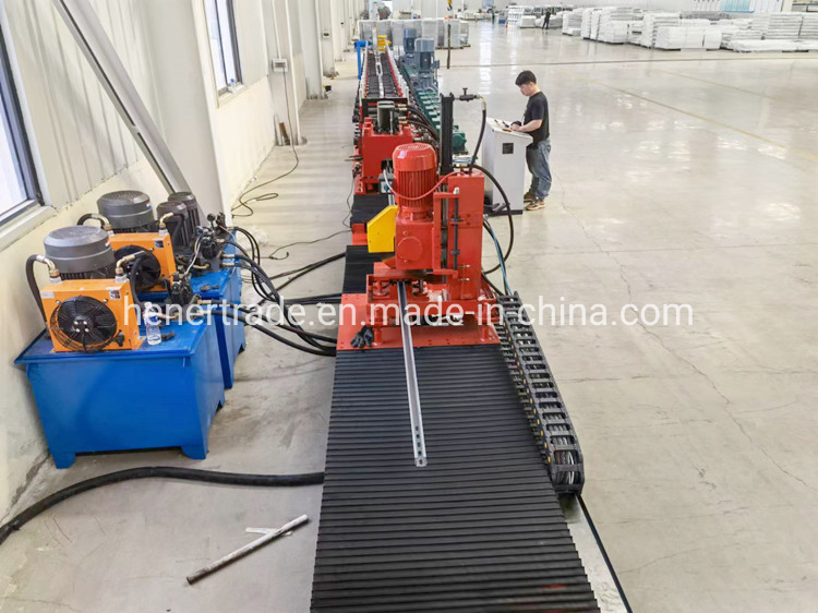 Máquina de formación en frío para perfiles de soporte de paneles solares