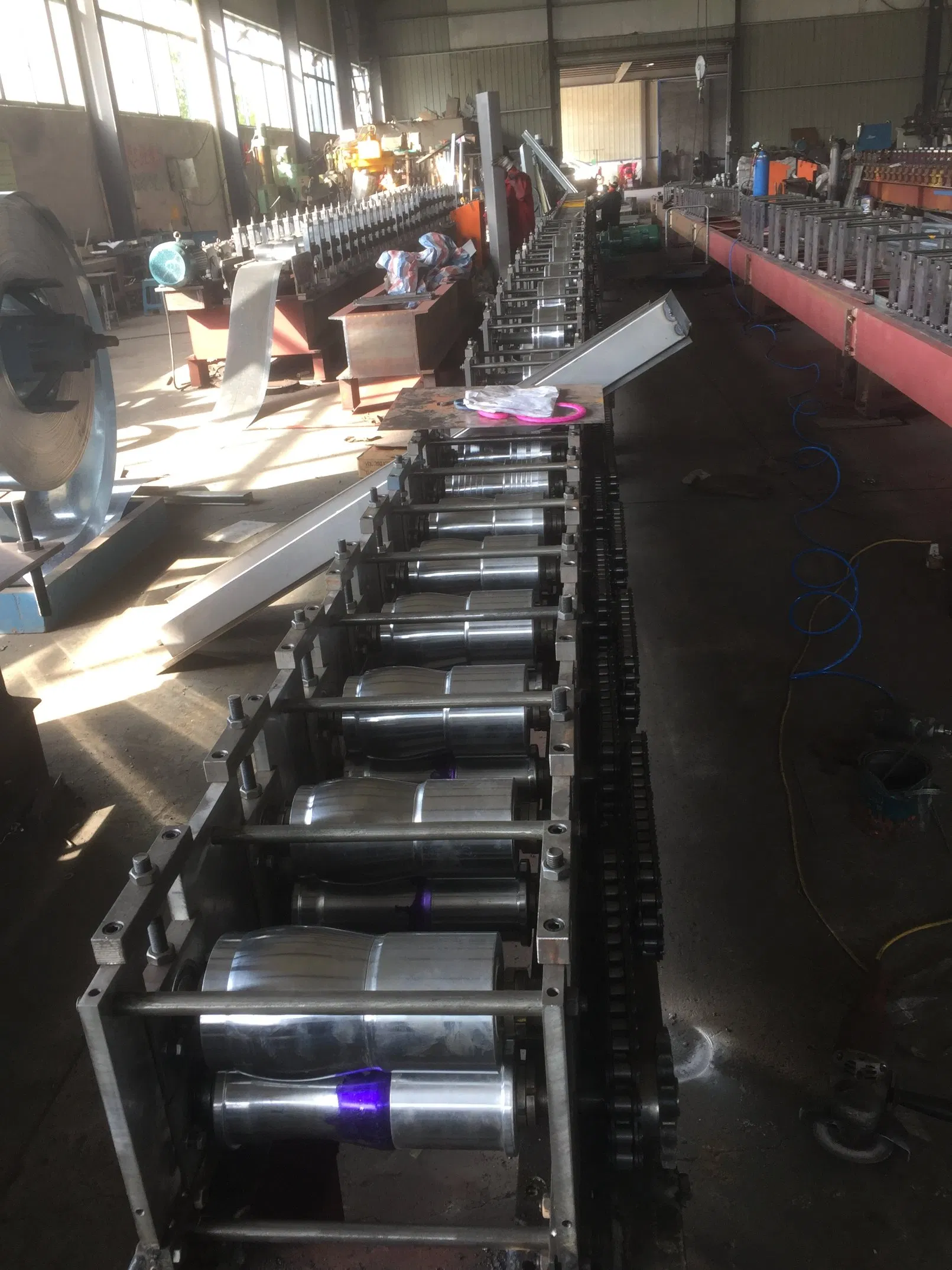 Automatic European Style PU Foam Insulated Rolling Shutter Door Slat Machine