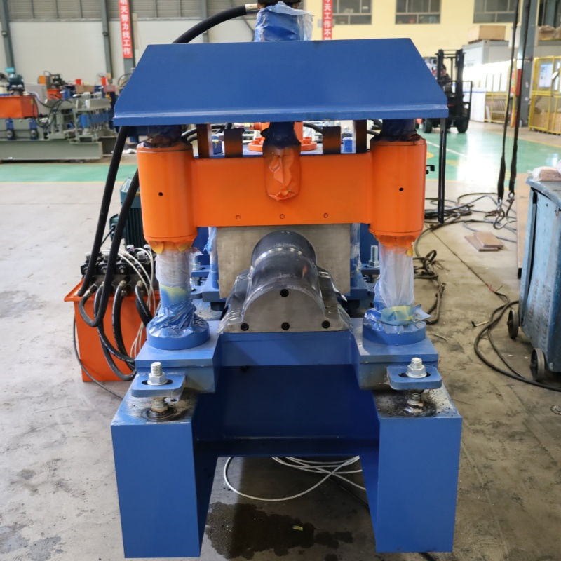 Máquina de formación de rollos de tejas de metal de acero coloreado con capuchón de cresta automático