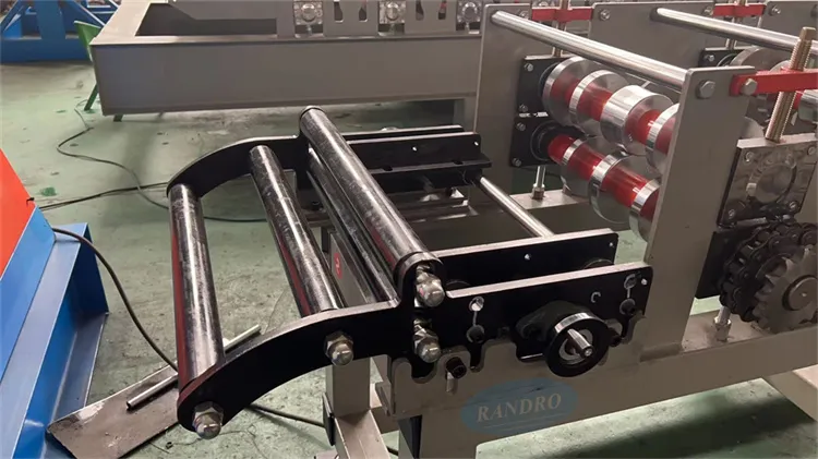 Máquina de conformado de rodillos para tejas metálicas de techo de alta velocidad