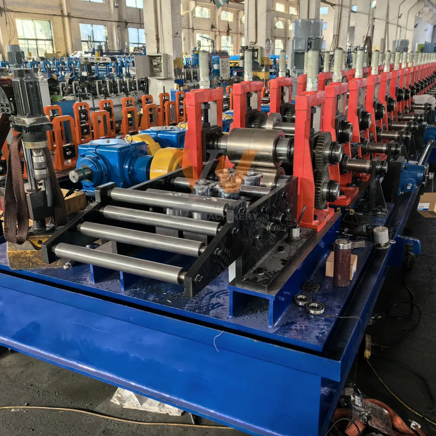 Máquina de Fabricación de Soportes de Paneles Solares de Alta Velocidad Yanwu 21*21/41*41 Máquina de Canal de Estribo Estructura de Montaje de Panel Solar Máquina de Formado en Frío