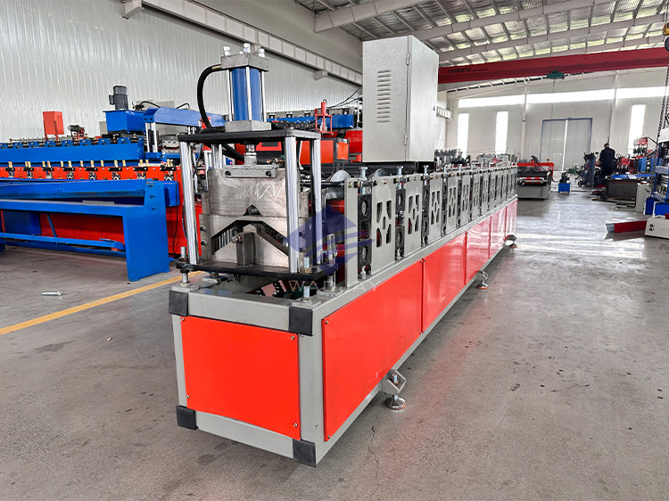 Máquina para fabricar tapajuntas de techo de metal de aluminio