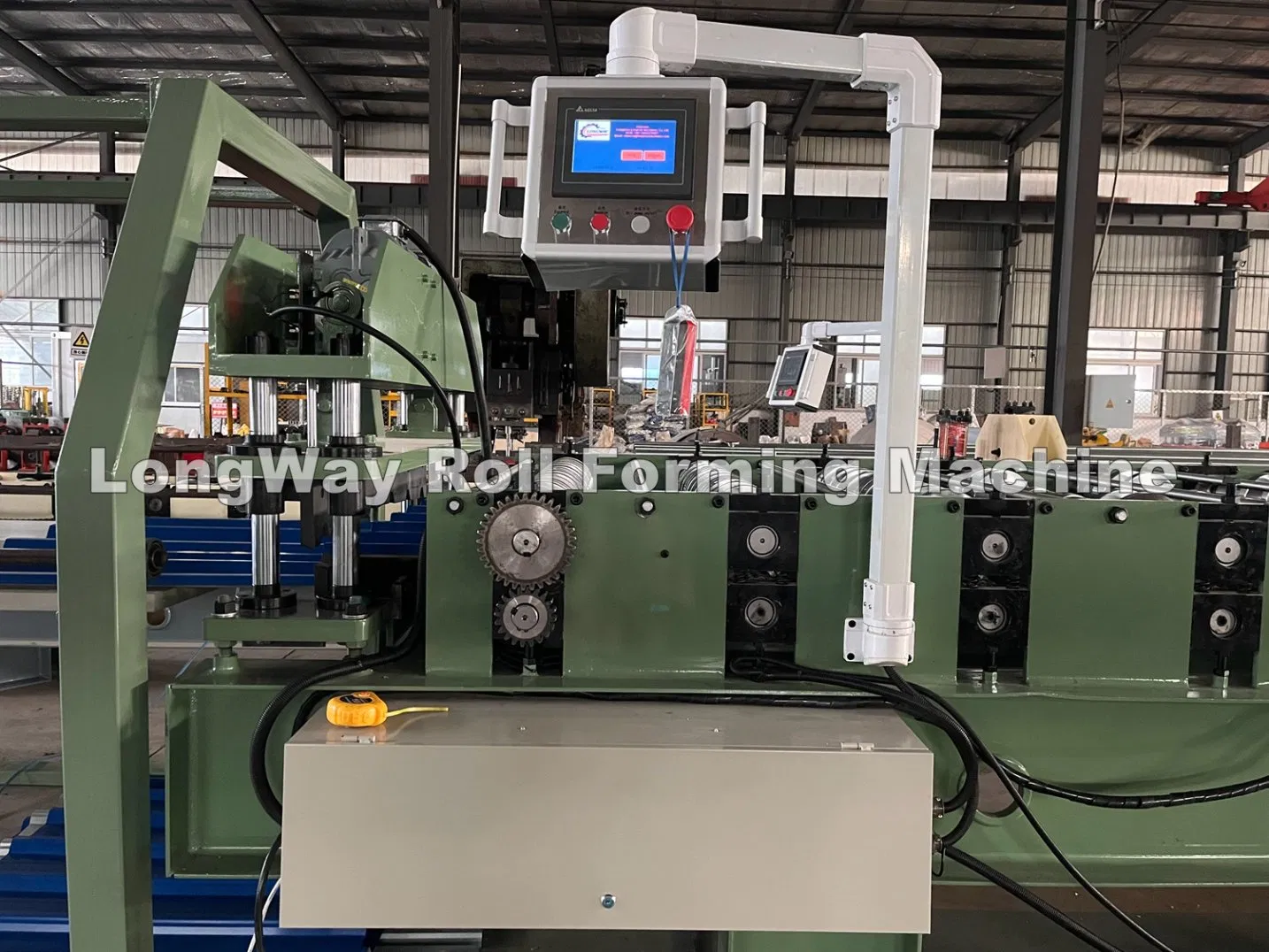 T32 Máquina de formación de paneles de chapa de acero galvanizado trapezoidal para techos de perfil