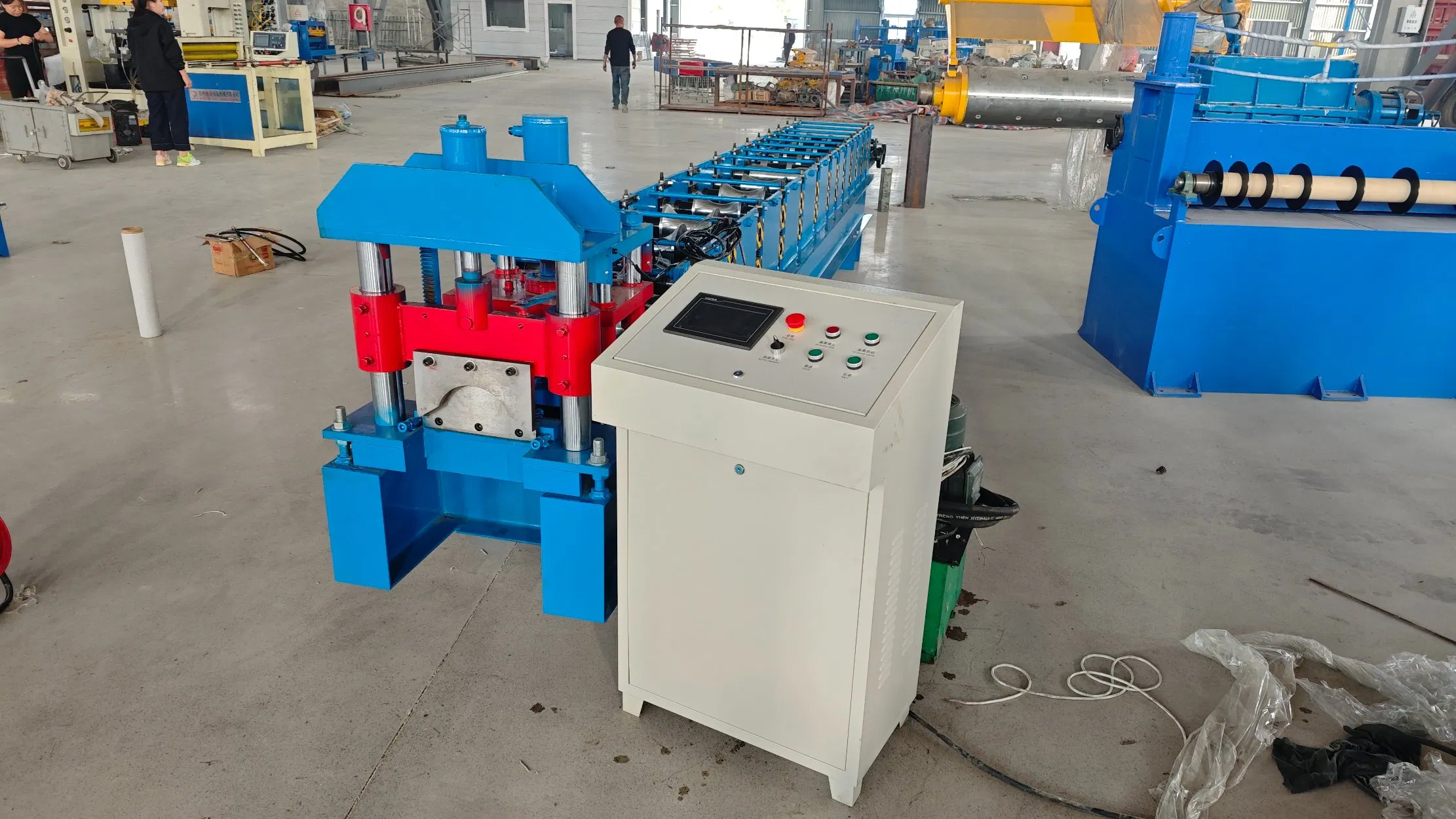 Máquina automática completa para la fabricación de tejas de metal para techos, capuchón de cumbrera, purlin, panel de cumbrera, formación en frío de doble capa, máquina de sándwich de alta velocidad