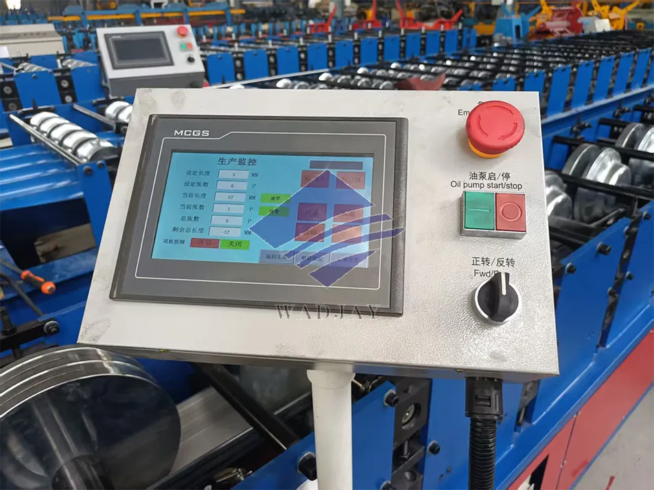 Máquina de formación de rollos de canalones sin costura compatible con bajantes