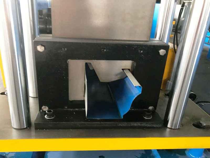 Formadora de Perfil de Canalón y Bajante Automático de Acero Color PPGI