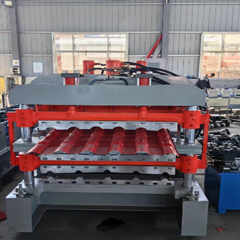 Máquina de conformado en frío de panel de techo triple de tres capas para chapa metálica en venta