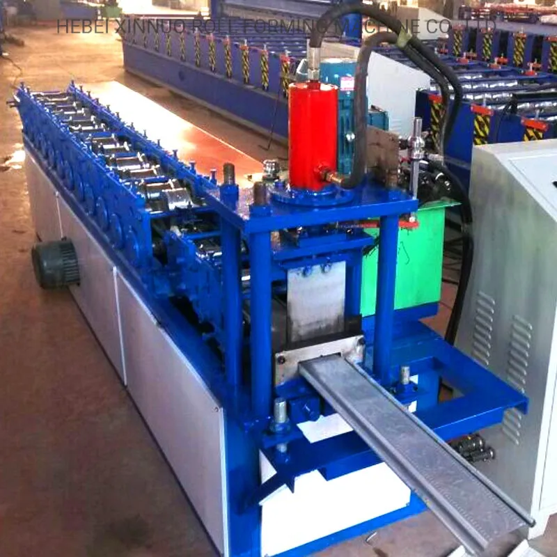 Máquina de fabricación de paneles de puertas enrollables