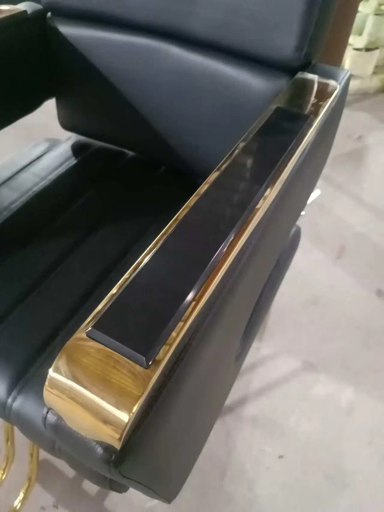 Classic Style Golden Hairdressing Barber Shop Hair Styling Chair Salon Reclining Barber Chair for Sale