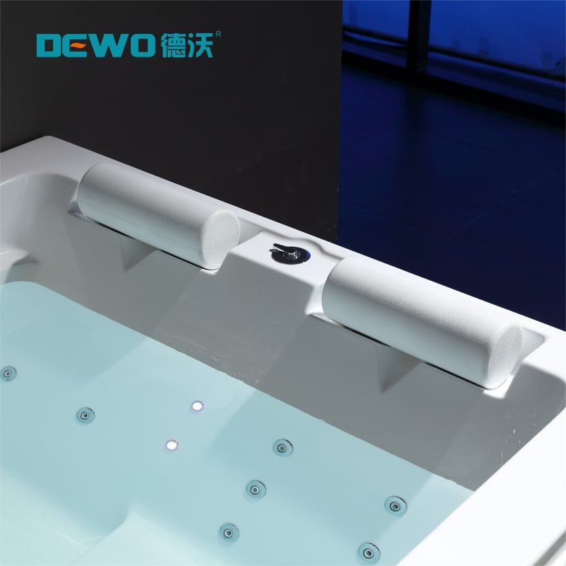 Luxury Sanitary Ware 3 People Lying Bath with Ambient Light (LL763)