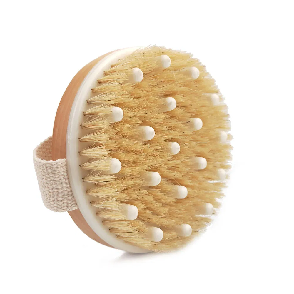 Tratamiento de celulitis con drenaje linfático, cepillo de masaje corporal de cepillado en seco natural