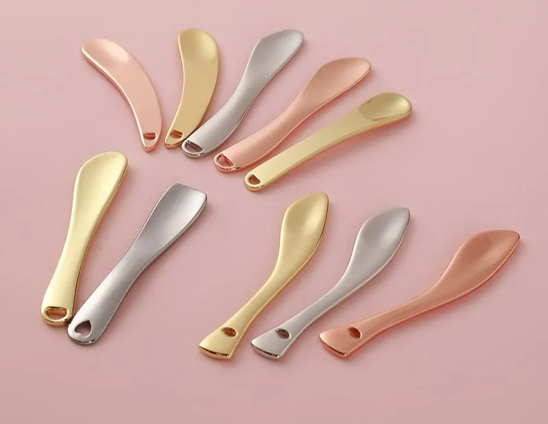 Uso de cuchara para crema facial