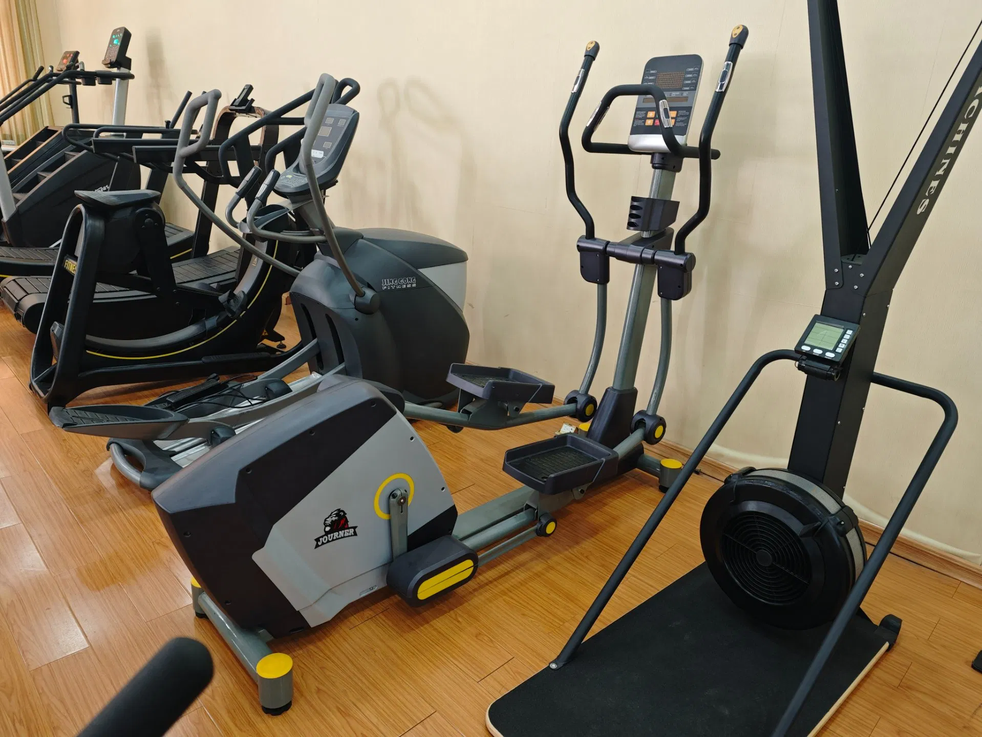 Hot Sale Commercial Fitness Gym Equipment/Water Rowing Machine/Functional Trainer Adjustable Resistance Fluid Rower