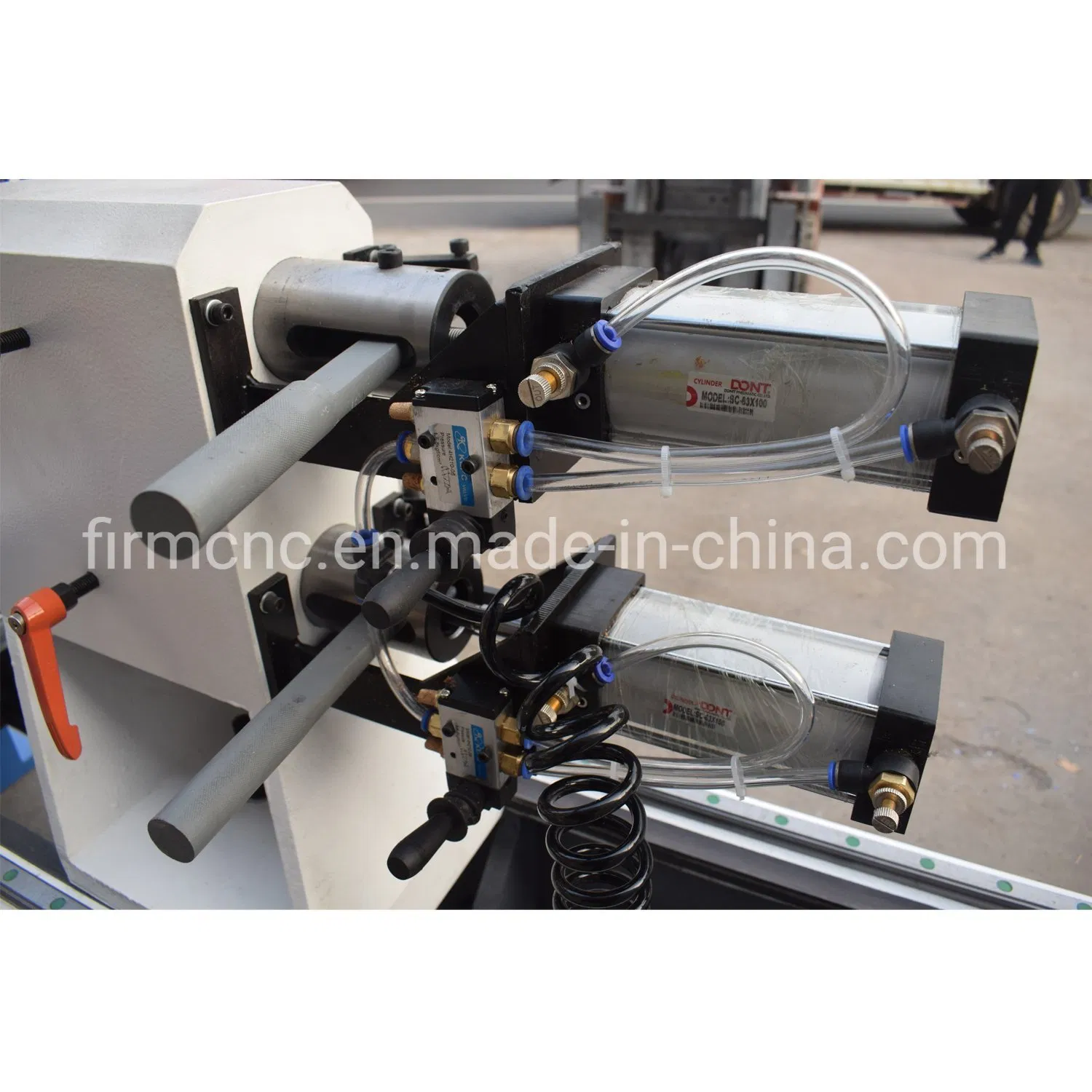 Top Quality 15030 CNC Lathe Automatic Wood Turning Lathe for Stair Column