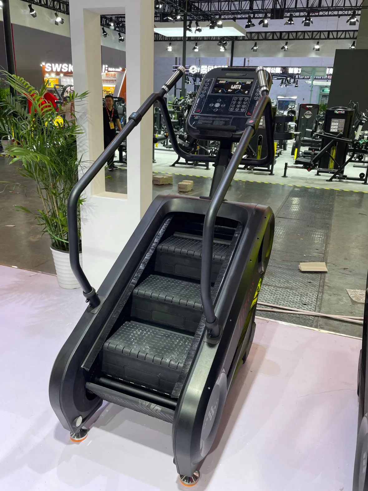 High Quality Fitness Equipment Cardio Machine Electric Automatic Stair Climber Machine Climbing Stair Master Vertical Stair Stepper