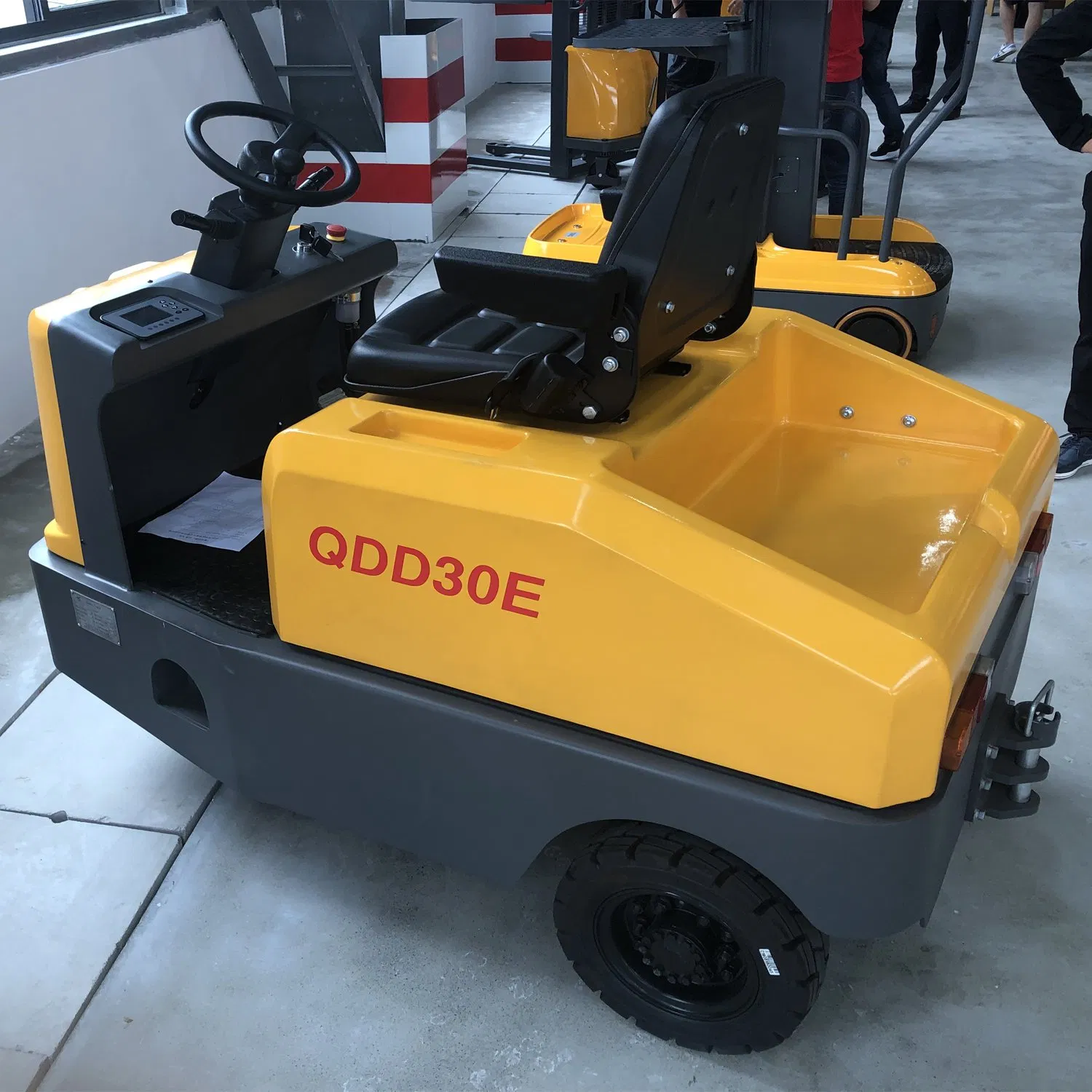 Heavy-Duty Frame Tow Tractor for Continuous Industrial Operations